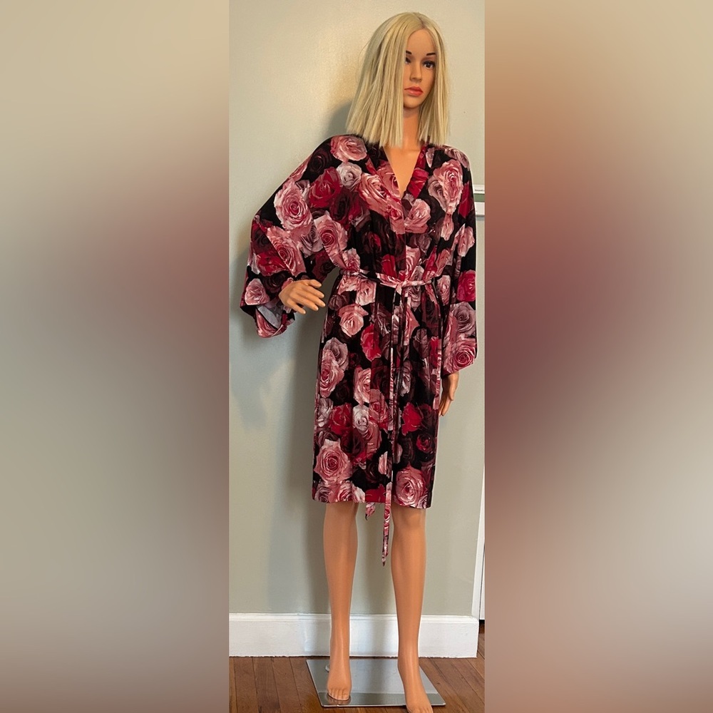 White house black Market kimono